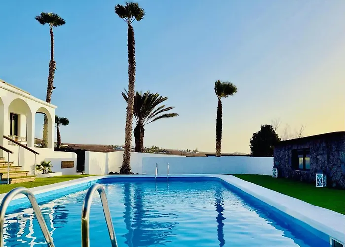 Canaryislandshost L Olympica טגיסי