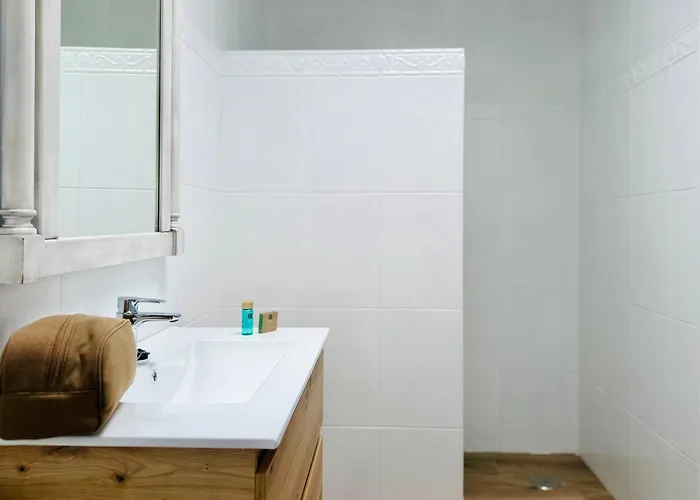 Canaryislandshost L Olympica טגיסי