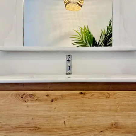 Canaryislandshost L Olympica