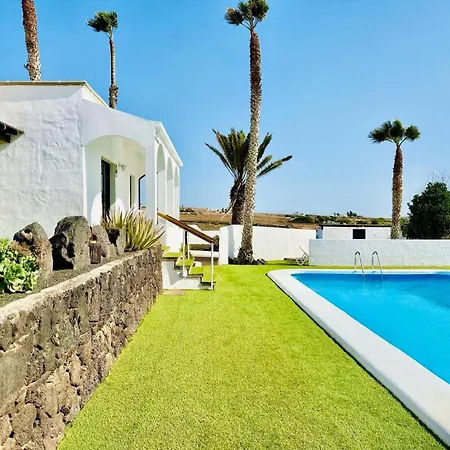 Canaryislandshost L Olympica Daire