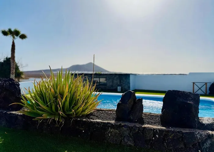 Canaryislandshost L Olympica Daire Teguise (Lanzarote)