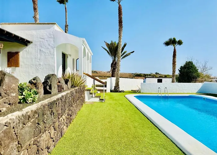 Canaryislandshost L Olympica Daire